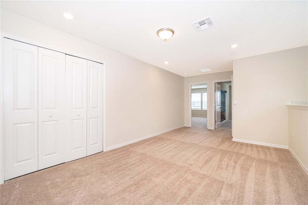 For Sale: $585,000 (5 beds, 4 baths, 2281 Square Feet)