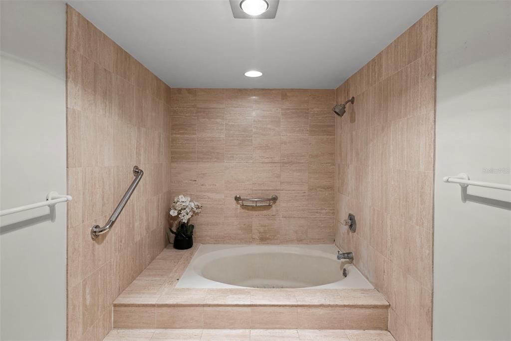 В аренду: $3,995 (2 спален, 2 ванн, 1702 Квадратных фут)