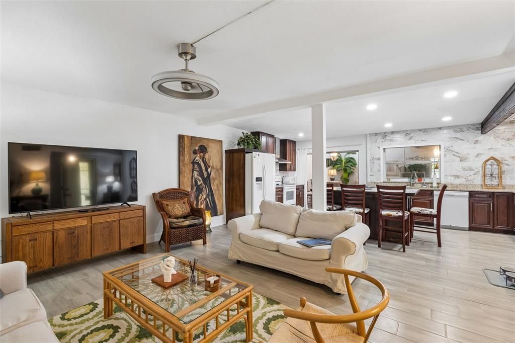 For Sale: $260,000 (2 beds, 2 baths, 1224 Square Feet)