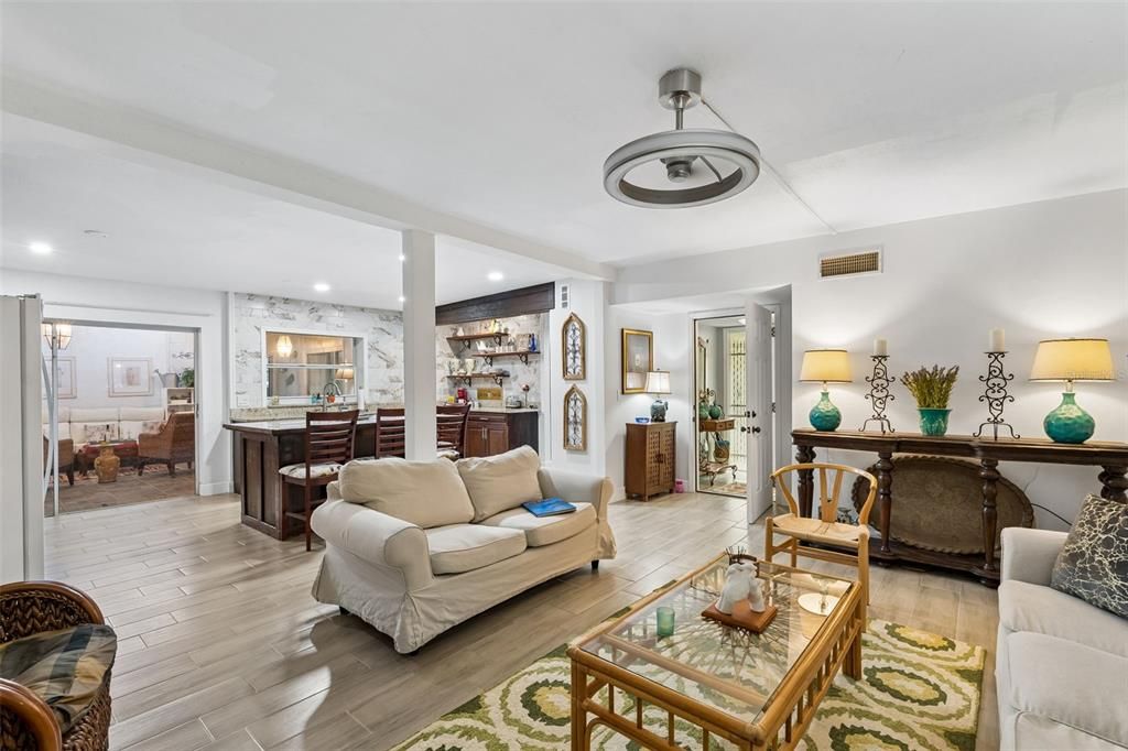 For Sale: $260,000 (2 beds, 2 baths, 1224 Square Feet)