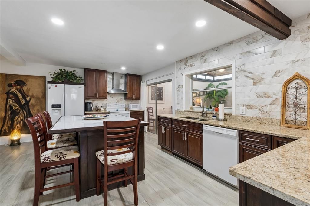 For Sale: $260,000 (2 beds, 2 baths, 1224 Square Feet)