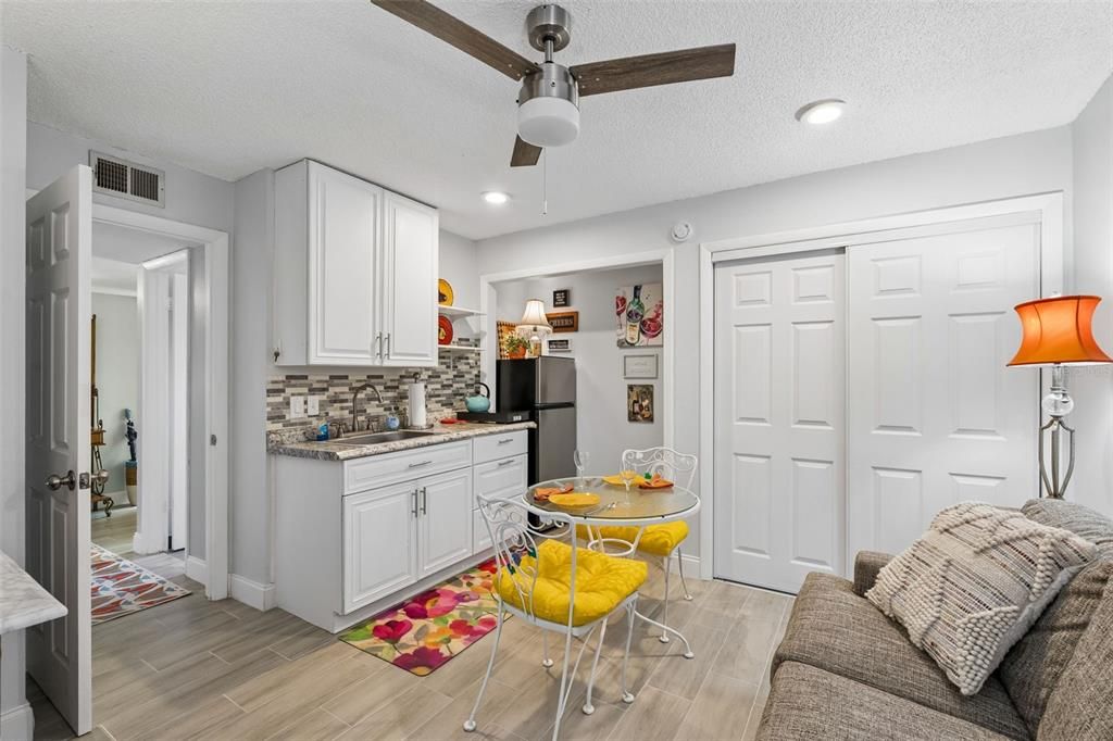 For Sale: $260,000 (2 beds, 2 baths, 1224 Square Feet)