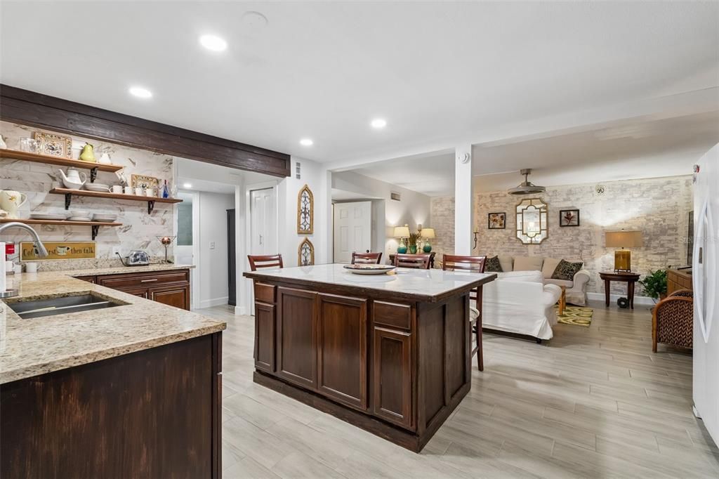 For Sale: $260,000 (2 beds, 2 baths, 1224 Square Feet)