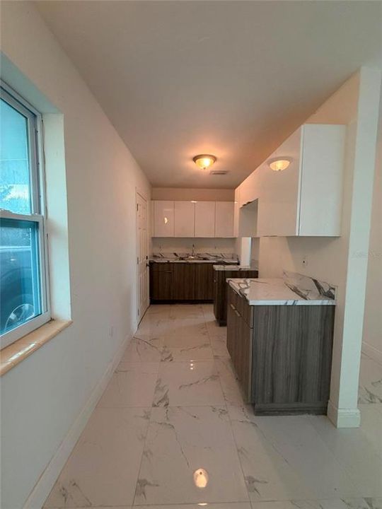For Rent: $1,475 (1 beds, 1 baths, 737 Square Feet)