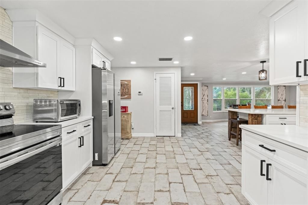 For Sale: $895,000 (5 beds, 4 baths, 3382 Square Feet)