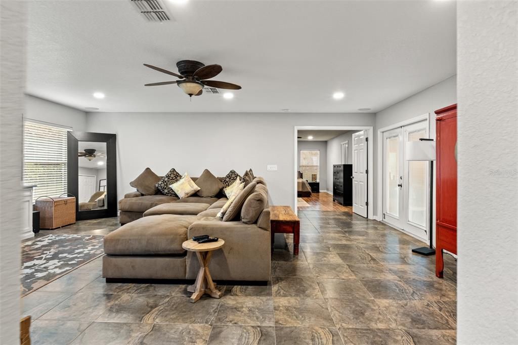 For Sale: $895,000 (5 beds, 4 baths, 3382 Square Feet)