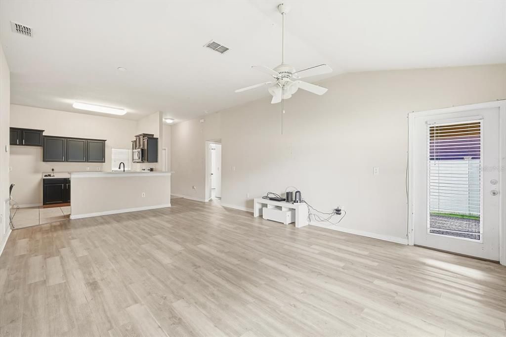 For Sale: $300,000 (3 beds, 2 baths, 1380 Square Feet)