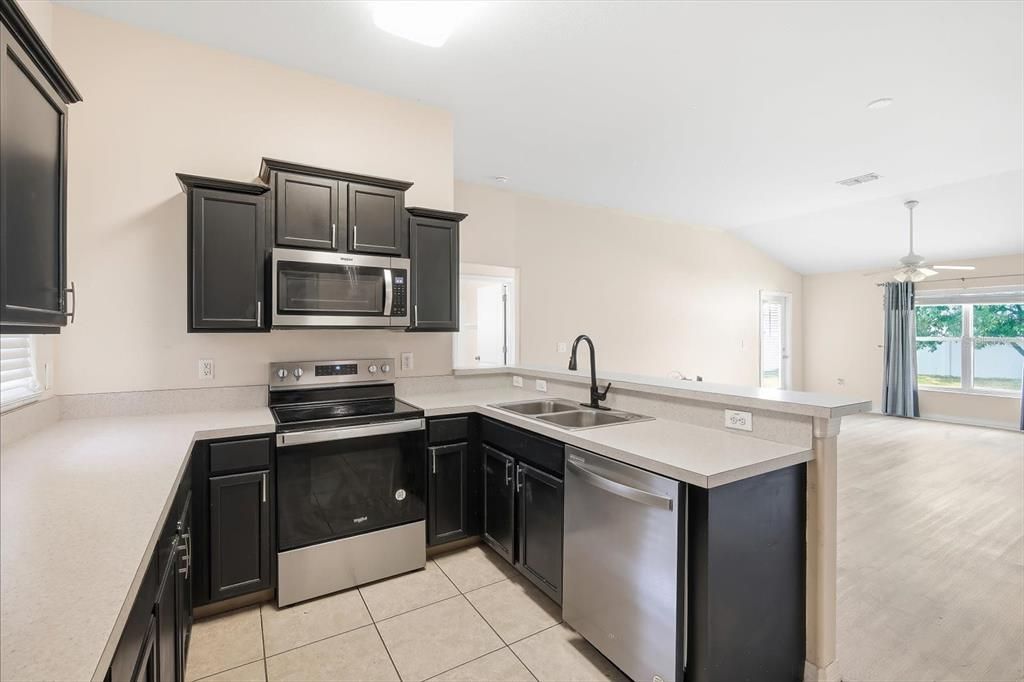 For Sale: $300,000 (3 beds, 2 baths, 1380 Square Feet)