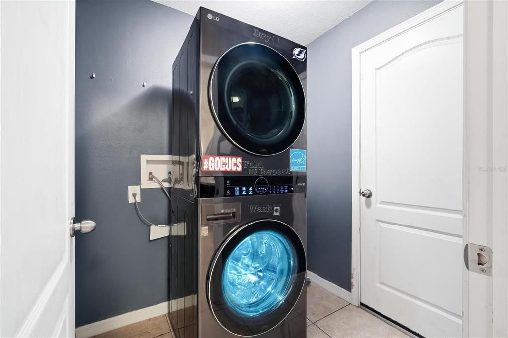 For Sale: $300,000 (3 beds, 2 baths, 1380 Square Feet)