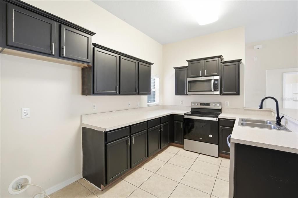 For Sale: $300,000 (3 beds, 2 baths, 1380 Square Feet)