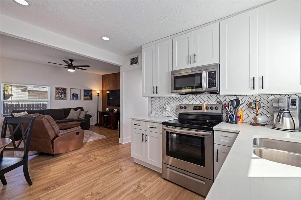 En Venta: $349,000 (2 camas, 1 baños, 744 Pies cuadrados)