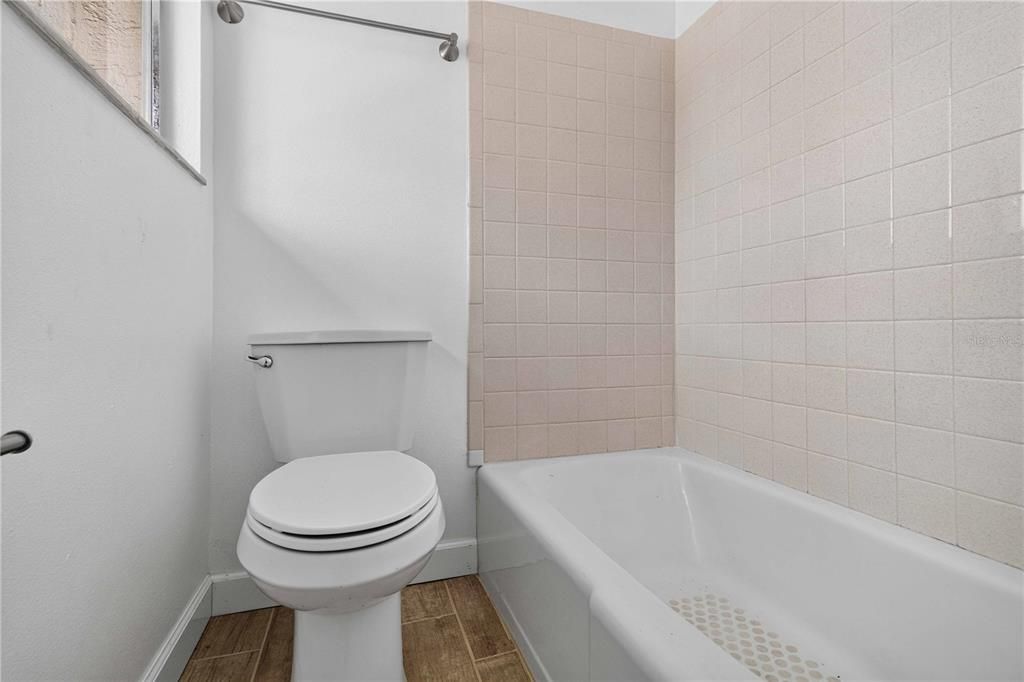 For Sale: $149,900 (3 beds, 2 baths, 1365 Square Feet)