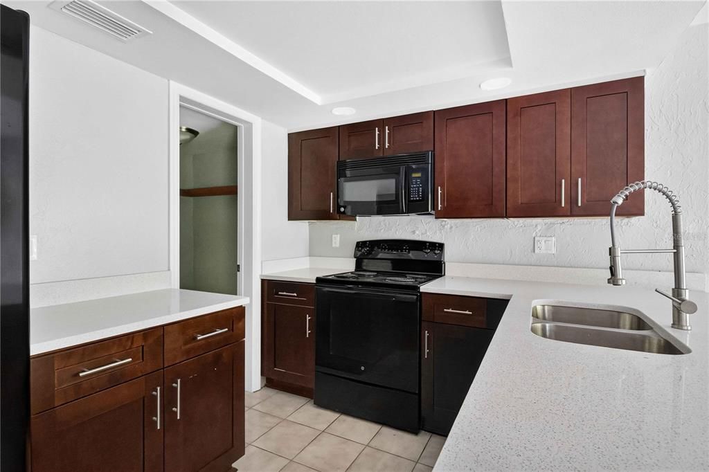 For Sale: $149,900 (3 beds, 2 baths, 1365 Square Feet)