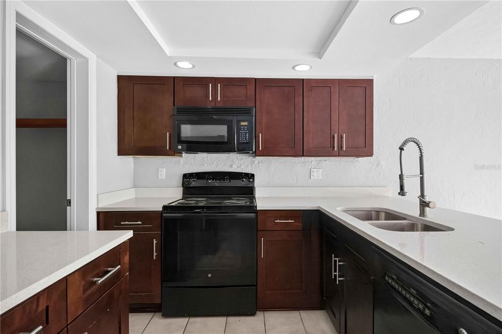 For Sale: $149,900 (3 beds, 2 baths, 1365 Square Feet)
