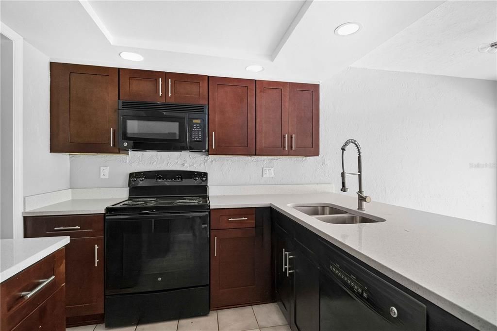 For Sale: $149,900 (3 beds, 2 baths, 1365 Square Feet)