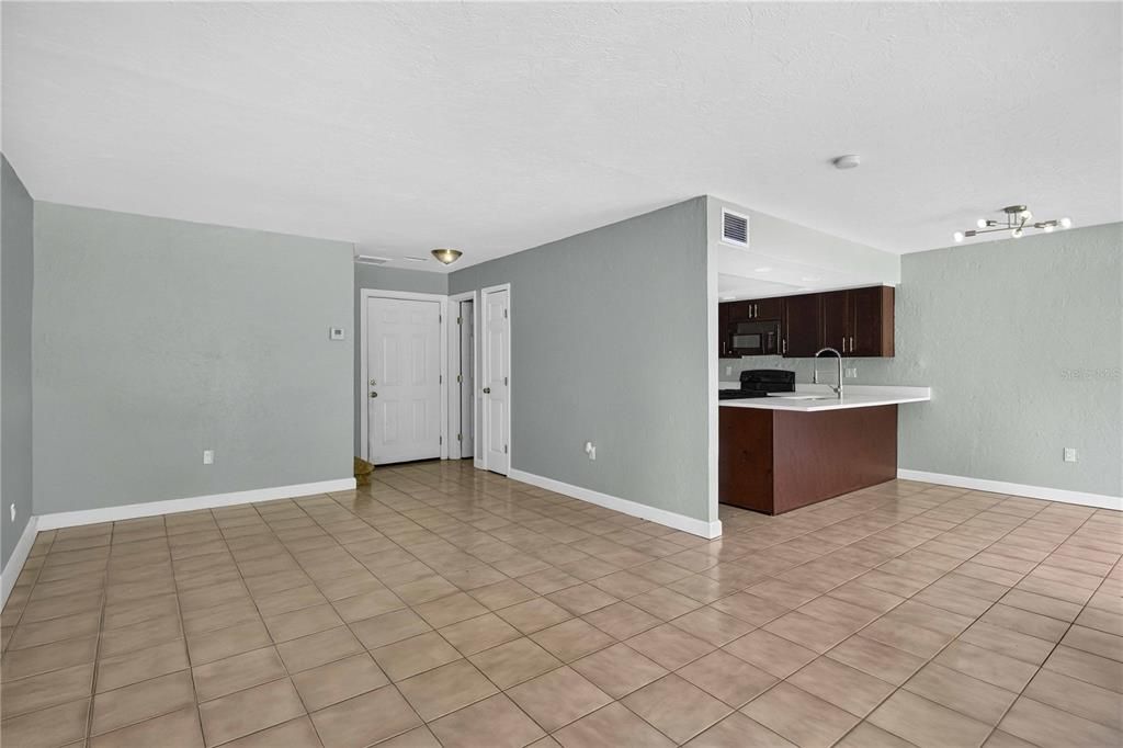 For Sale: $149,900 (3 beds, 2 baths, 1365 Square Feet)