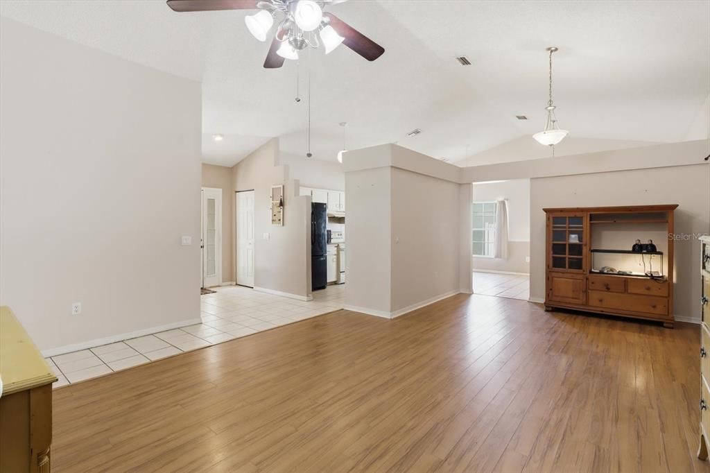 For Sale: $265,000 (3 beds, 2 baths, 1548 Square Feet)