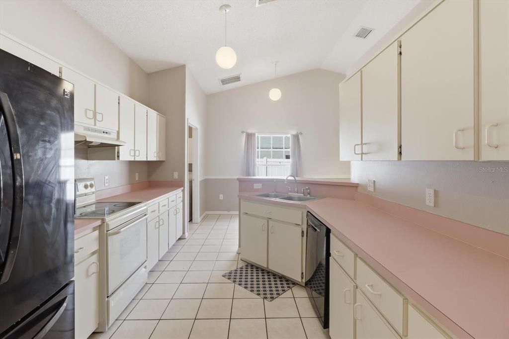 For Sale: $265,000 (3 beds, 2 baths, 1548 Square Feet)