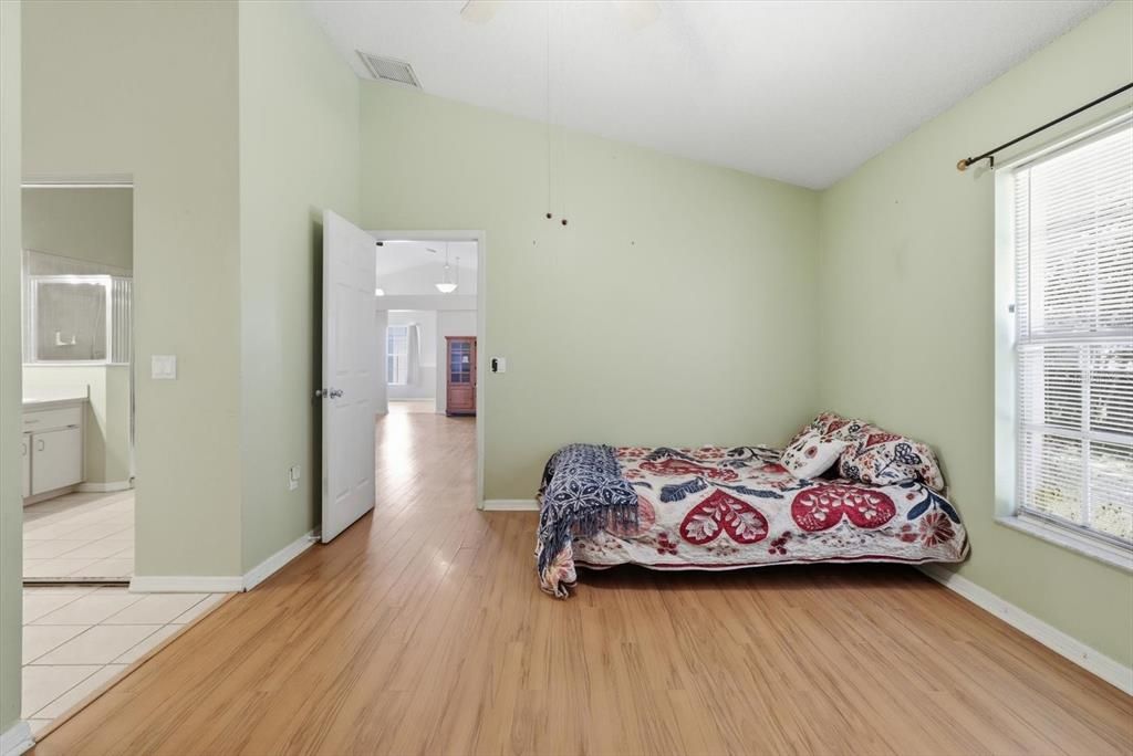 For Sale: $265,000 (3 beds, 2 baths, 1548 Square Feet)