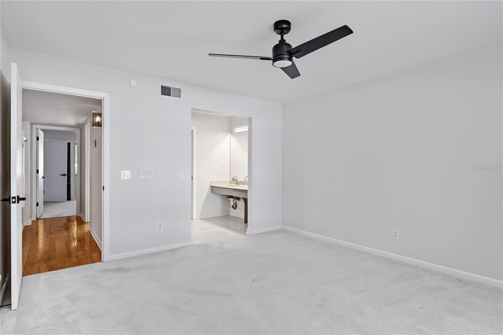 For Sale: $375,000 (4 beds, 2 baths, 2368 Square Feet)