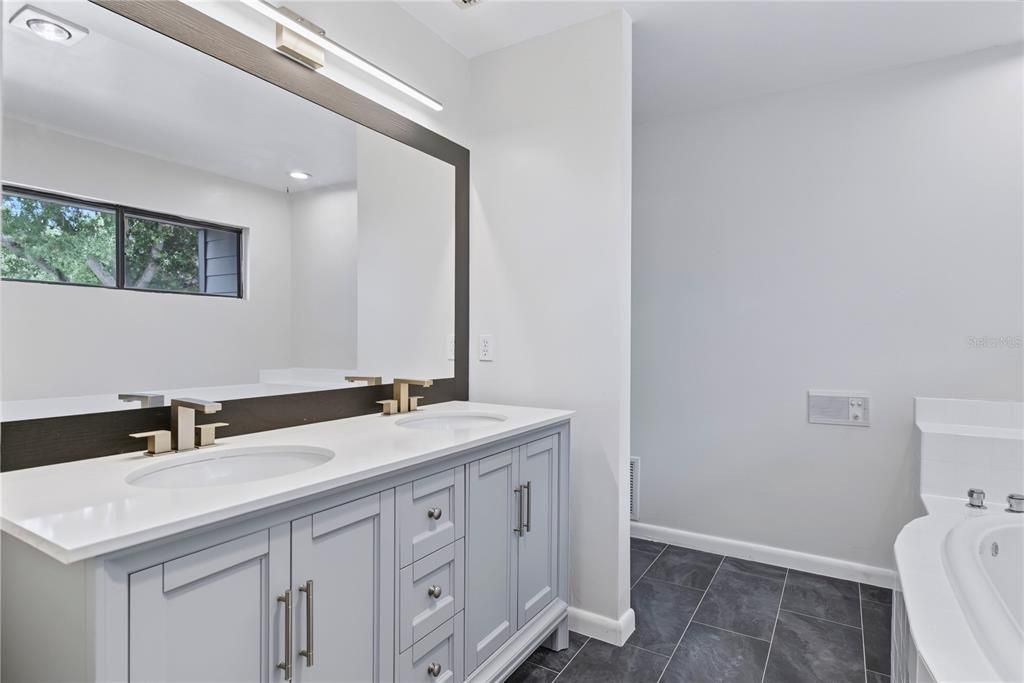 For Sale: $375,000 (4 beds, 2 baths, 2368 Square Feet)