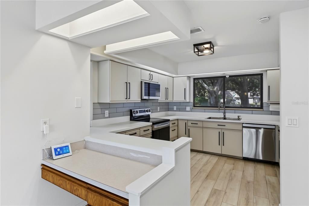 For Sale: $375,000 (4 beds, 2 baths, 2368 Square Feet)