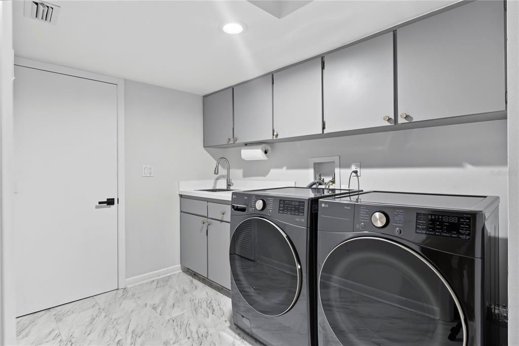 For Sale: $375,000 (4 beds, 2 baths, 2368 Square Feet)