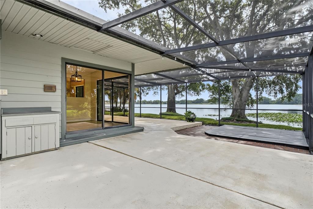For Sale: $375,000 (4 beds, 2 baths, 2368 Square Feet)