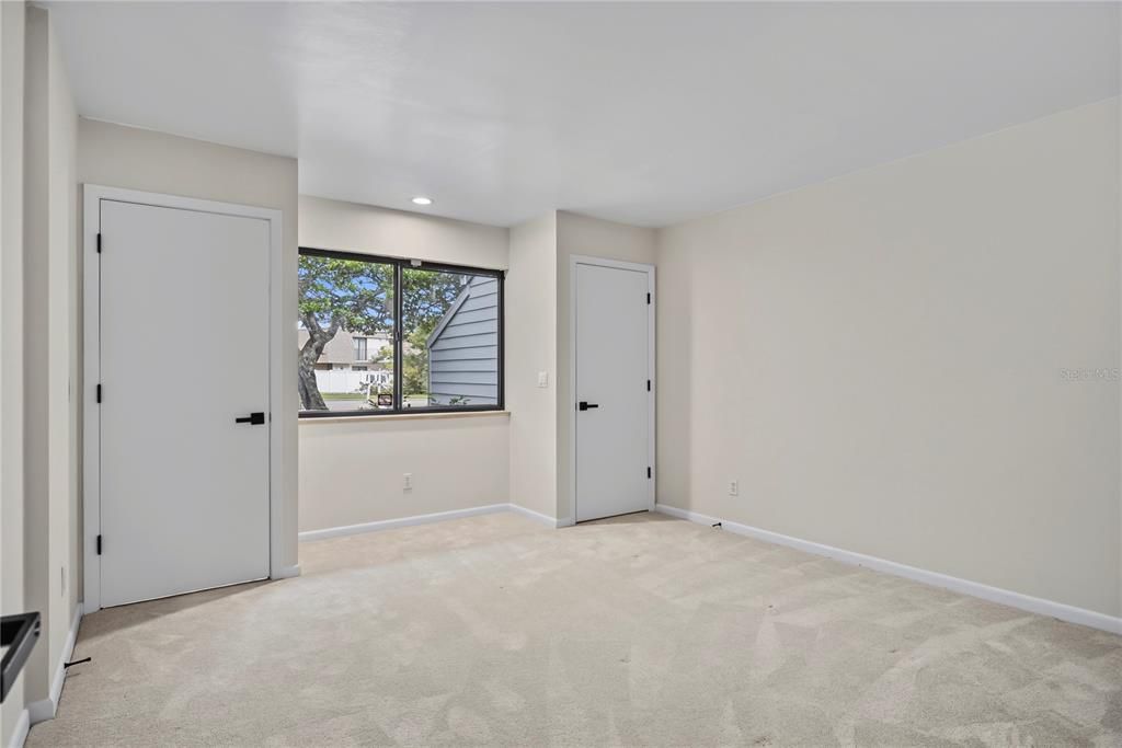 For Sale: $375,000 (4 beds, 2 baths, 2368 Square Feet)