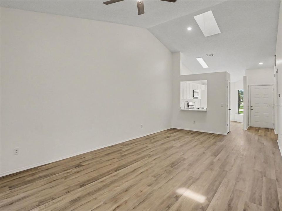 For Sale: $250,000 (2 beds, 2 baths, 1019 Square Feet)