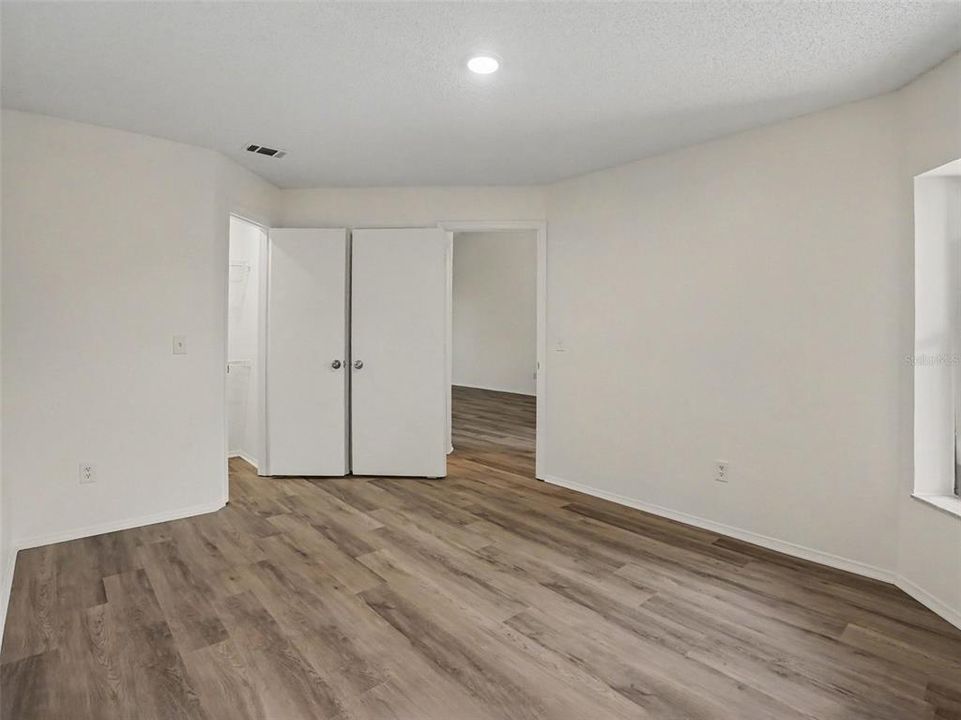 For Sale: $250,000 (2 beds, 2 baths, 1019 Square Feet)