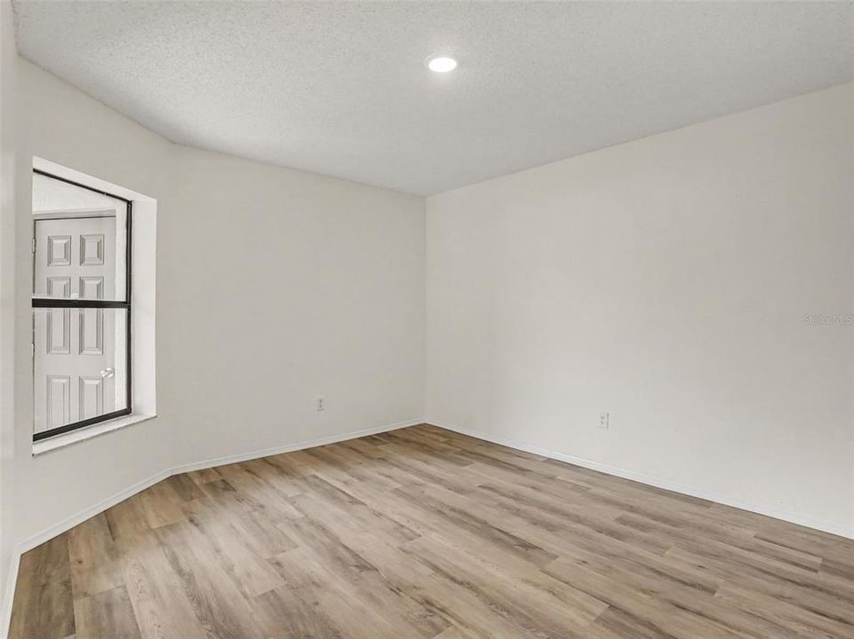 For Sale: $250,000 (2 beds, 2 baths, 1019 Square Feet)