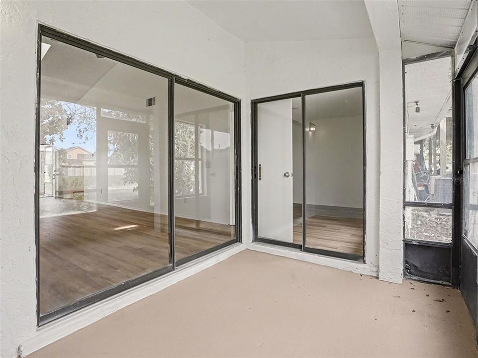 For Sale: $250,000 (2 beds, 2 baths, 1019 Square Feet)