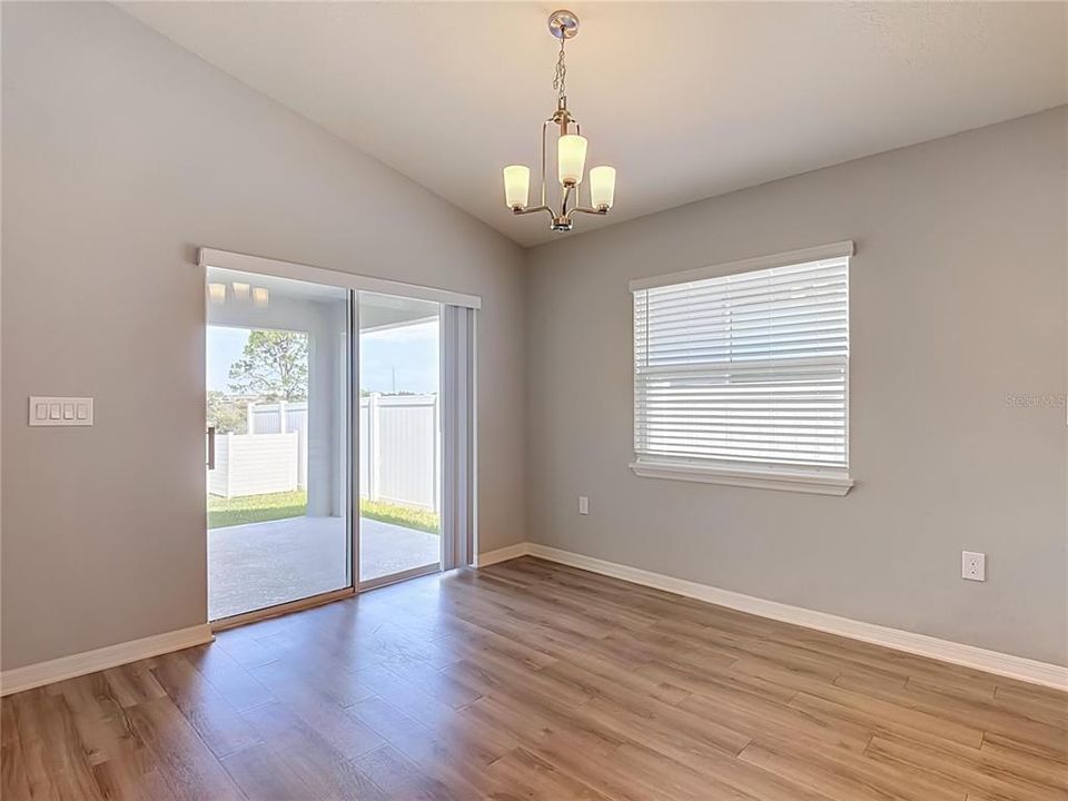 На продажу: $349,000 (4 спален, 2 ванн, 1819 Квадратных фут)