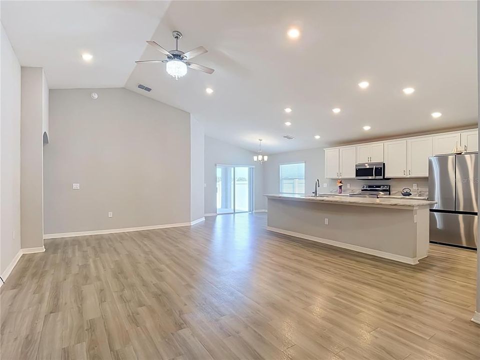 На продажу: $349,000 (4 спален, 2 ванн, 1819 Квадратных фут)