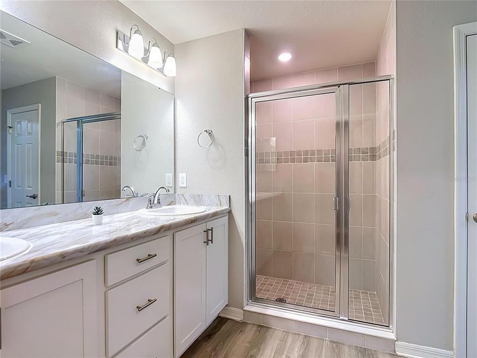 На продажу: $349,000 (4 спален, 2 ванн, 1819 Квадратных фут)