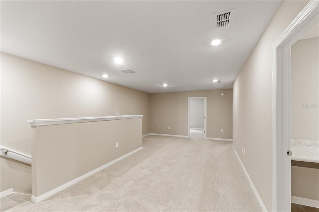 Activo con contrato: $369,900 (3 camas, 2 baños, 2213 Pies cuadrados)