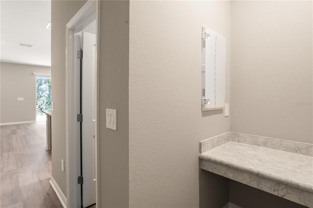 Activo con contrato: $369,900 (3 camas, 2 baños, 2213 Pies cuadrados)