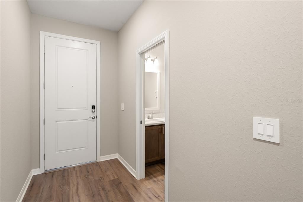 Activo con contrato: $369,900 (3 camas, 2 baños, 2213 Pies cuadrados)