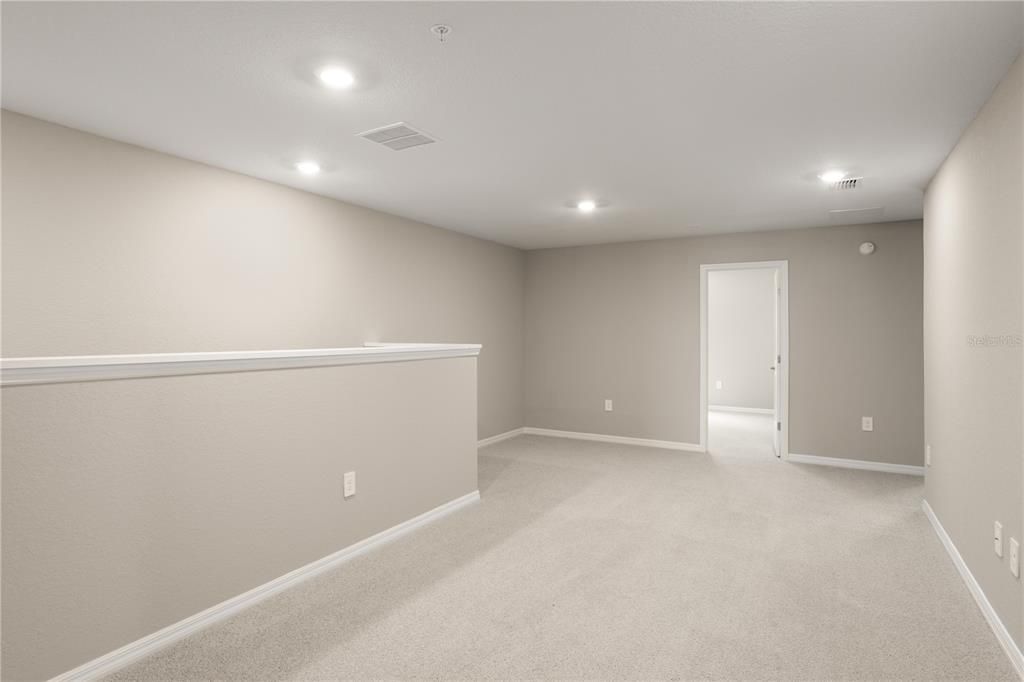 Activo con contrato: $369,900 (3 camas, 2 baños, 2213 Pies cuadrados)