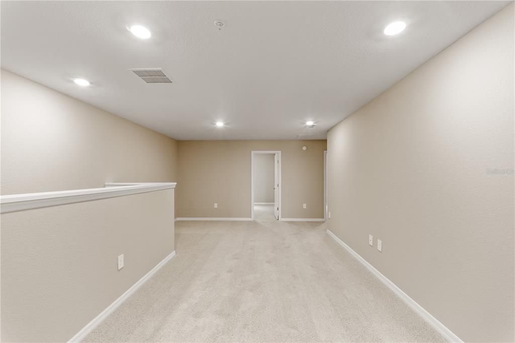 Activo con contrato: $369,900 (3 camas, 2 baños, 2213 Pies cuadrados)
