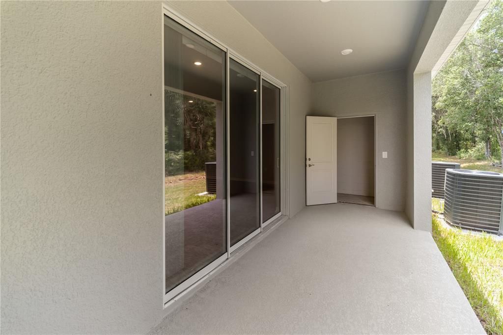 Activo con contrato: $369,900 (3 camas, 2 baños, 2213 Pies cuadrados)