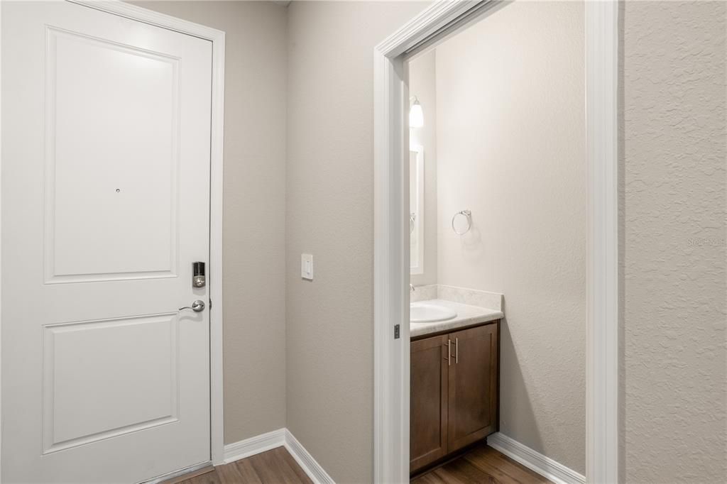 Activo con contrato: $369,900 (3 camas, 2 baños, 2213 Pies cuadrados)