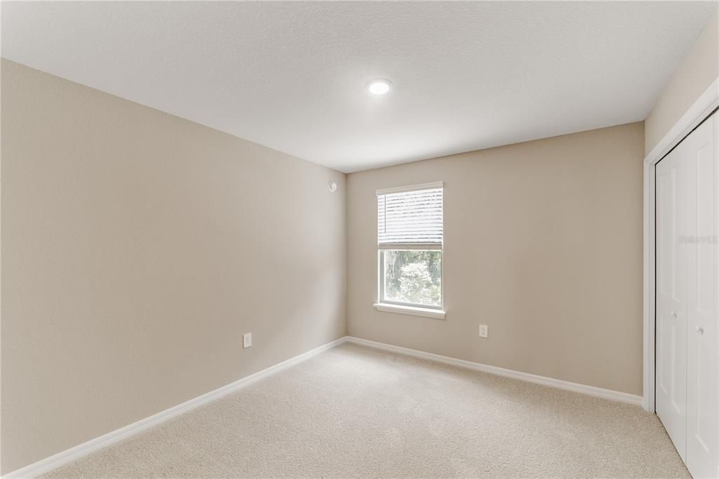 Activo con contrato: $369,900 (3 camas, 2 baños, 2213 Pies cuadrados)