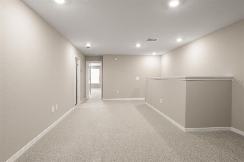 Activo con contrato: $369,900 (3 camas, 2 baños, 2213 Pies cuadrados)