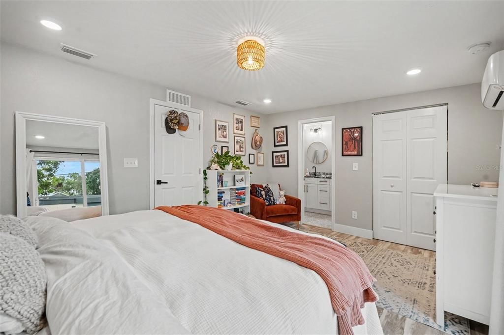 Active With Contract: $399,000 (3 beds, 2 baths, 1183 Square Feet)