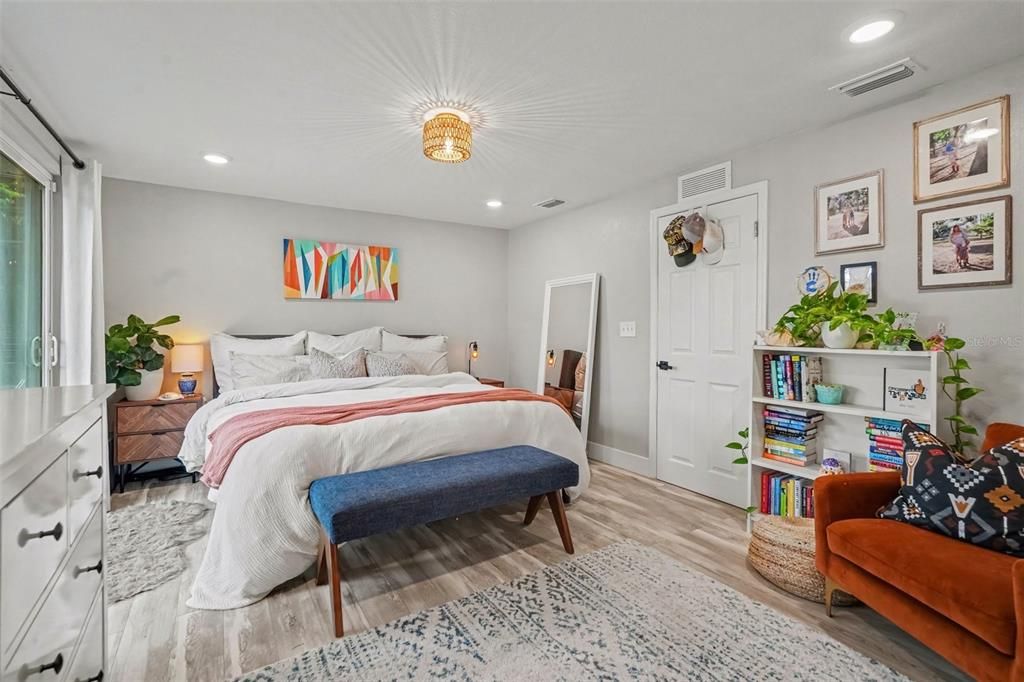 Active With Contract: $399,000 (3 beds, 2 baths, 1183 Square Feet)