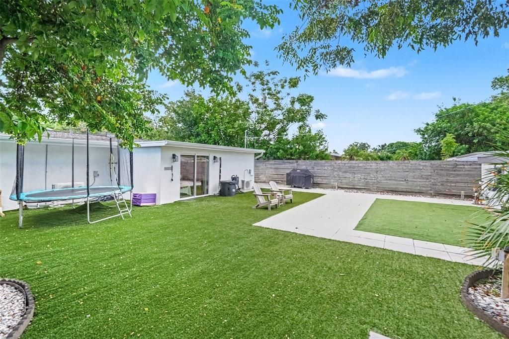 Active With Contract: $399,000 (3 beds, 2 baths, 1183 Square Feet)