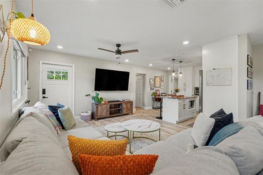 Active With Contract: $399,000 (3 beds, 2 baths, 1183 Square Feet)