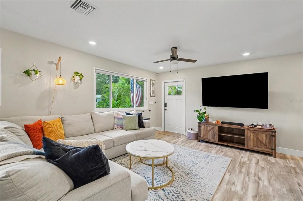 Active With Contract: $399,000 (3 beds, 2 baths, 1183 Square Feet)